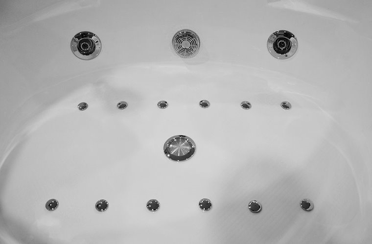 Wanna z hydromasażem narożna 140x140 cm MO-1001