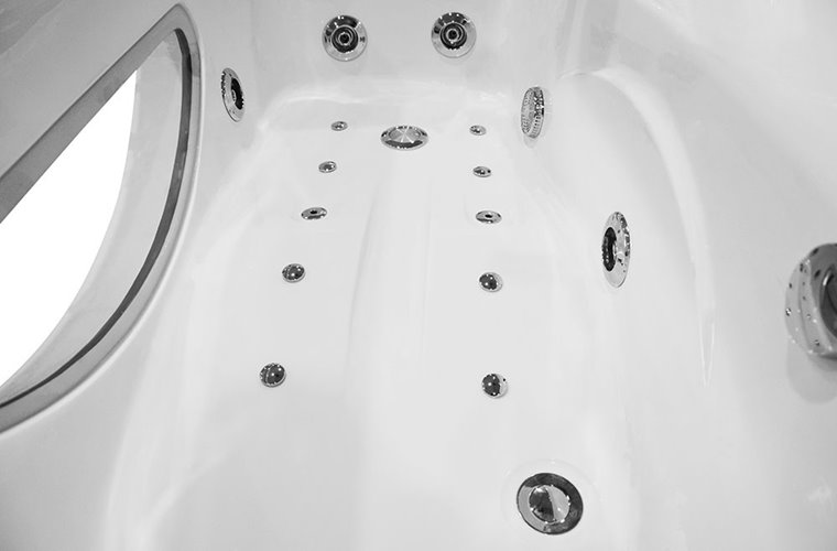 Wanna z hydromasażem Spa przyścienna 170x87 cm MO-1634HC