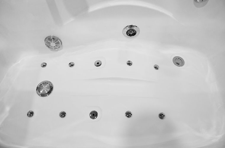 Wanna z hydromasażem Spa przyścienna 170x87 cm MO-1634HC