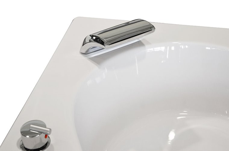 Wanna z hydromasażem narożna Turbo+ 135x135 cm MO-1636T+