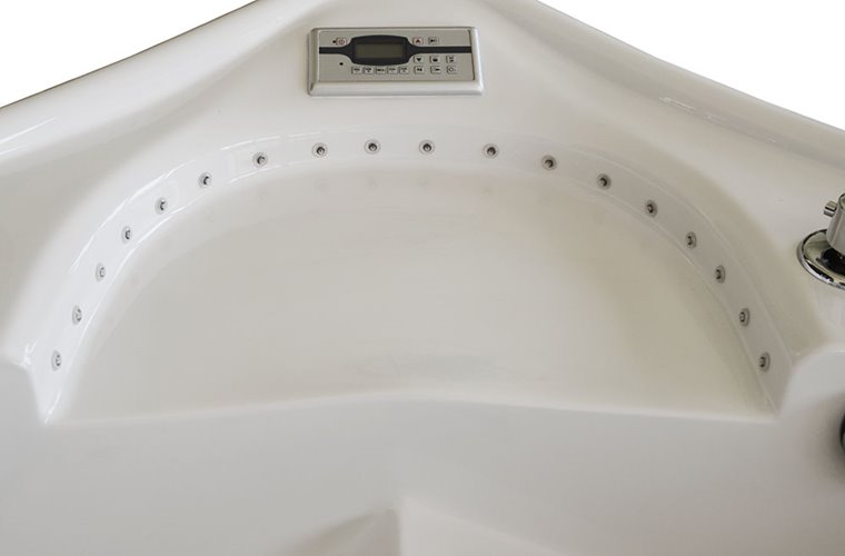 Wanna z hydromasażem narożna prawa 135x135 cm MUS-1085