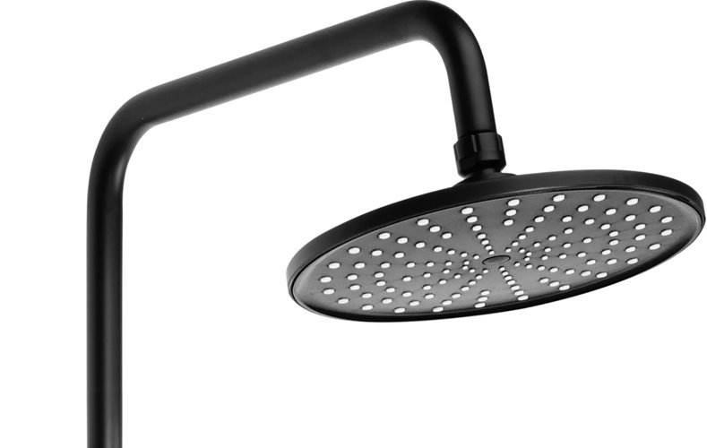 Czarny zestaw prysznicowy z wylewką Salton Rea