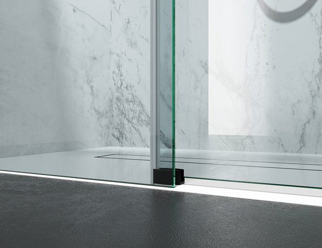 Drzwi prysznicowe rozsuwane prawe/lewe do wnęki 132-141 cm szkło 8mm przeźroczyste profile chrom Swiss Liniger