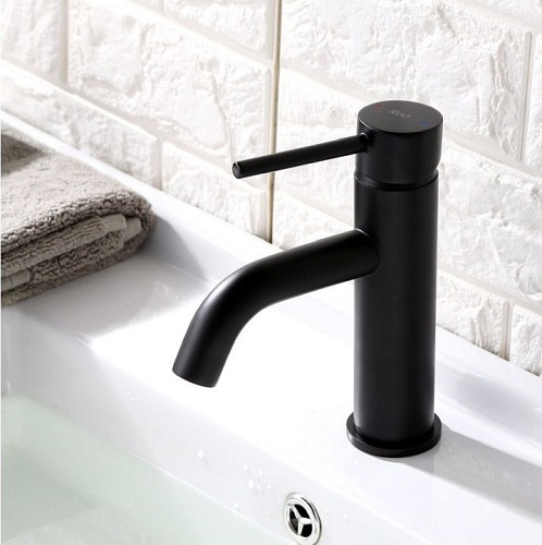 Bateria umywalkowa w kolorze czarnym, niska Lungo Black Rea