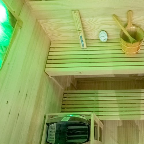 Sauna fińska 4 osobowa wysokotemperaturowa 4,5KW Harvia 140x150 cm Lark3-WD