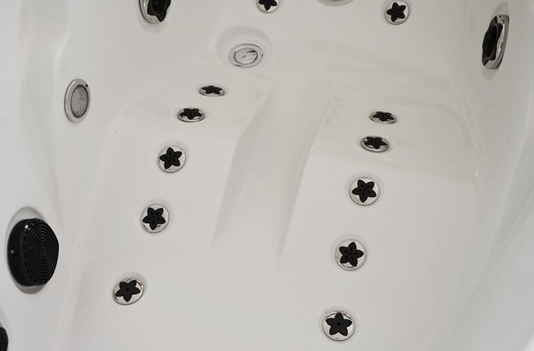 Wanna z hydromasażem narożna prawa 135x135 cm MUS-1085