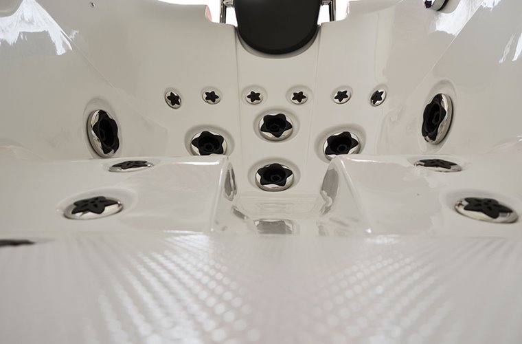 Wanna z hydromasażem narożna lewa 135x135 cm MUS-1085