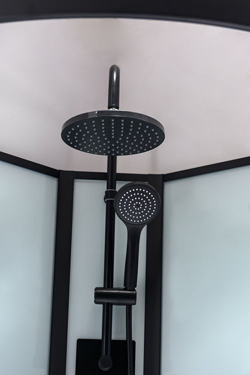 Biała kabina prysznicowa zabudowana 4 ściany na niskim brodziku 90x90 MO-0307