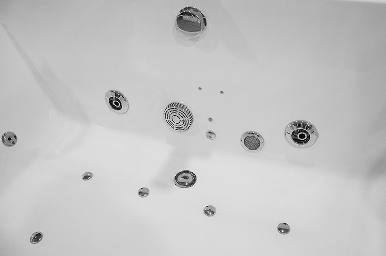 Wanna z hydromasażem przyścienna 176x85 cm MO-0054