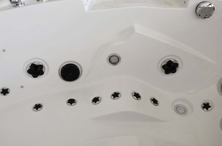 Wanna z hydromasażem narożna prawa 135x135 cm MUS-1085