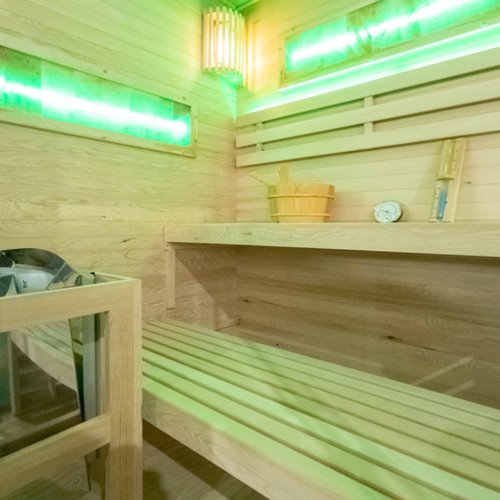 Sauna fińska 4 osobowa wysokotemperaturowa 6KW Harvia 150x150 cm Lark4-WD