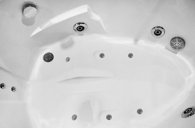 Wanna łazienkowa z hydromasażem Spa narożna 135x135 cm MO-0313