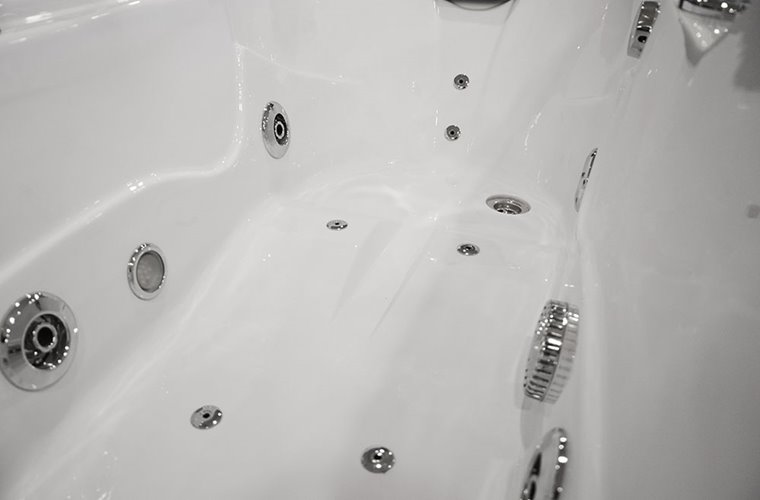 Wanna z hydromasażem prostokątna do rogu łazienki 150x83 cm MO-0204