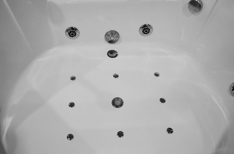 Wanna z hydromasażem narożna pięciokątna 150x150 cm MO-0633