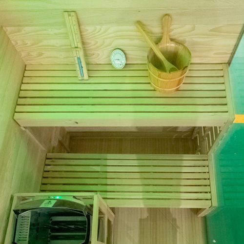 Sauna fińska 4 osobowa wysokotemperaturowa 4,5KW Harvia 140x150 cm Lark3