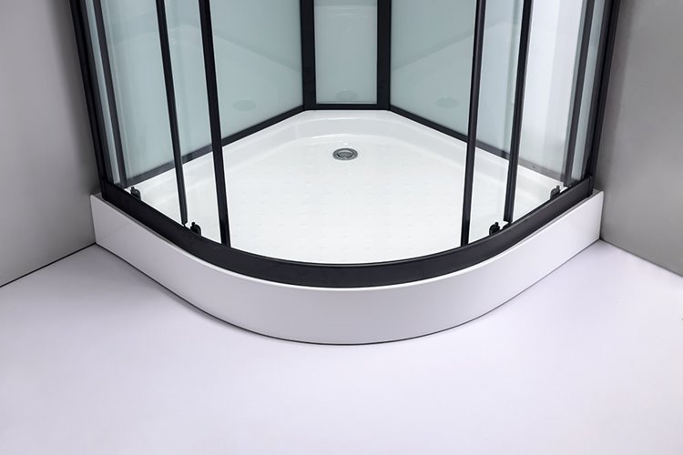 Biała kabina prysznicowa zabudowana 4 ściany na niskim brodziku 90x90 MO-0307