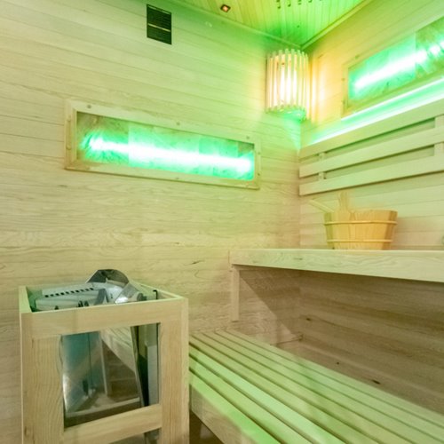 Sauna fińska 4 osobowa wysokotemperaturowa 6KW Harvia 150x150 cm Lark4-WD