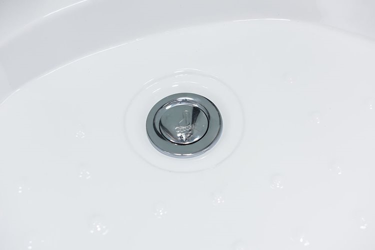 Biała kabina prysznicowa zabudowana 4 ściany na niskim brodziku 90x90 MO-0307