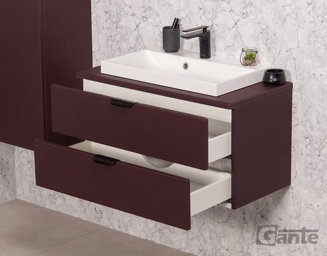Burgundowa szafka łazienkowa wisząca z białą umywalką nablatową czarny uchwyt 80 cm Magnolia