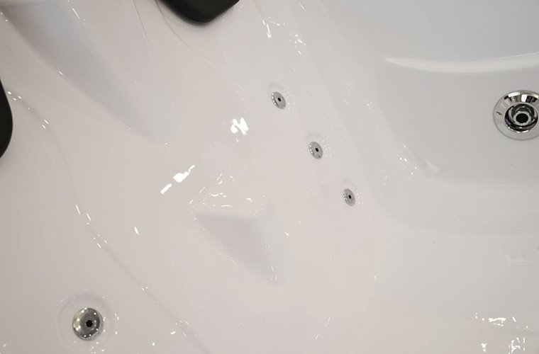 Wanna z hydromasażem asymetryczna 170x115 cm prawa MO-0205