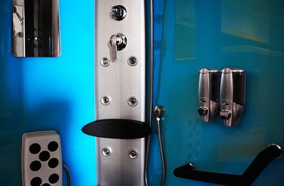 Kabina prysznicowa z hydromasażem na niskim brodziku błękitne ścianki 120x85 prawa MO-18220