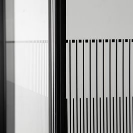 Czarna kwadratowa kabina prysznicowa z brodzikiem szkło z dekorem 90x90 Xenia SQ Kerra