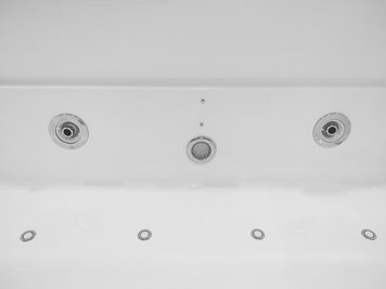Narożna wanna z hydromasażem prostokątna konglomerat 150x73 cm MO-1802A