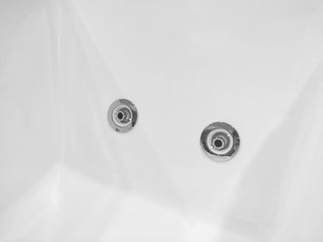 Przyścienna wanna z hydromasażem prostokątna konglomerat 150x75 cm MO-1803A