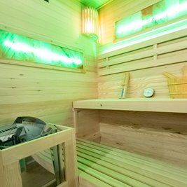 Sauna fińska 4 osobowa wysokotemperaturowa 4,5KW Harvia 140x150 cm Lark3