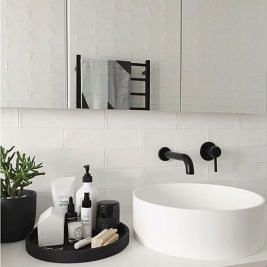 Bateria umywalkowa w kolorze czarnym Lungo Black Rea