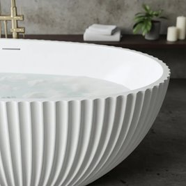 Ryflowana powierzchnia wanny detal