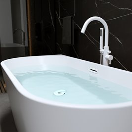 Wanna wolnostojąca przyścienna białe wykończenie 150 cm Lena Hydrosan