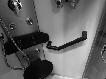 Kabina prysznicowa biała wewnątrz zabudowana z hydromasażem niski brodzik 90x90 cm MO-06089BW