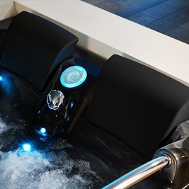 Czarna wanna z hydromasażem asymetryczna Venezia 761 Fala 180x120 prawa