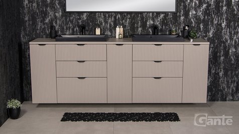 Szafka łazienkowa z lamelami wisząca z czarnymi nablatowymi umywalkami 210 cm 39/3 Victa Lamello kolor fume mat