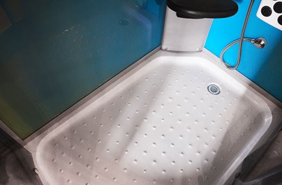 Kabina prysznicowa z hydromasażem na niskim brodziku błękitne ścianki 120x85 lewa MO-18218