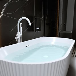 Wanna wolnostojąca przyścienna korek oraz przelew biały 150 cm Carlo Hydrosan