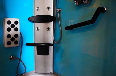 Kabina prysznicowa z hydromasażem na niskim brodziku błękitne ścianki 120x85 prawa MO-18220