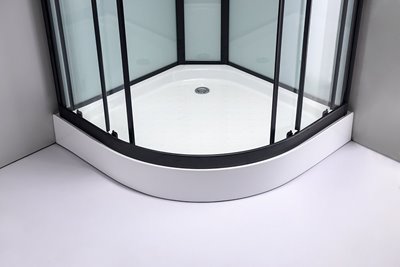 Biała kabina prysznicowa zabudowana 4 ściany na niskim brodziku 90x90 MO-0307