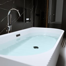 Wanna ryflowana przyścienna narożna lewa korek oraz przelew czarny 140 cm Rio Hydrosan