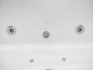 Narożna wanna z hydromasażem prostokątna konglomerat 170x78 cm MO-1802AB