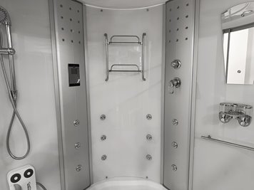Duża kabino wanna z sauną Spa i hydromasażem białe ściany 150x150 cm MO-08150BS