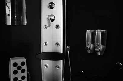 Kabina prysznicowa z hydromasażem na niskim brodziku czarne ścianki 120x85 prawa MO-18220