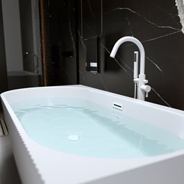 Wanna ryflowana przyścienna narożna prawa korek oraz przelew biały 140 cm Rio Hydrosan