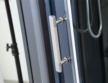 Kabina prysznicowa z hydromasażem półokrągła zabudowana czarna 80x80 MO-0513AB