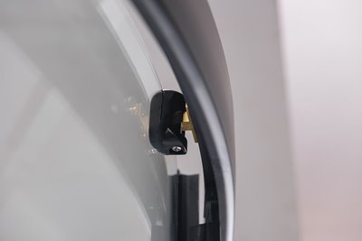 Biała kabina prysznicowa zabudowana 4 ściany na niskim brodziku 90x90 MO-0307