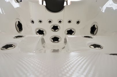 Wanna z hydromasażem narożna prawa 135x135 cm MUS-1085