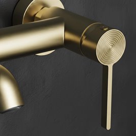 Złota szczotkowana bateria wannowa Foster Rea