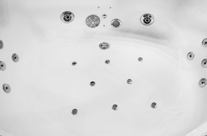 Wanna z hydromasażem narożna 135x135 cm MO-0057 podwójny biały zagłówek